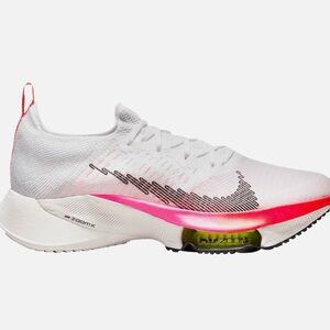 Nike women’s Air Zoom Tempo NEXT% Flyknit Running Shoe